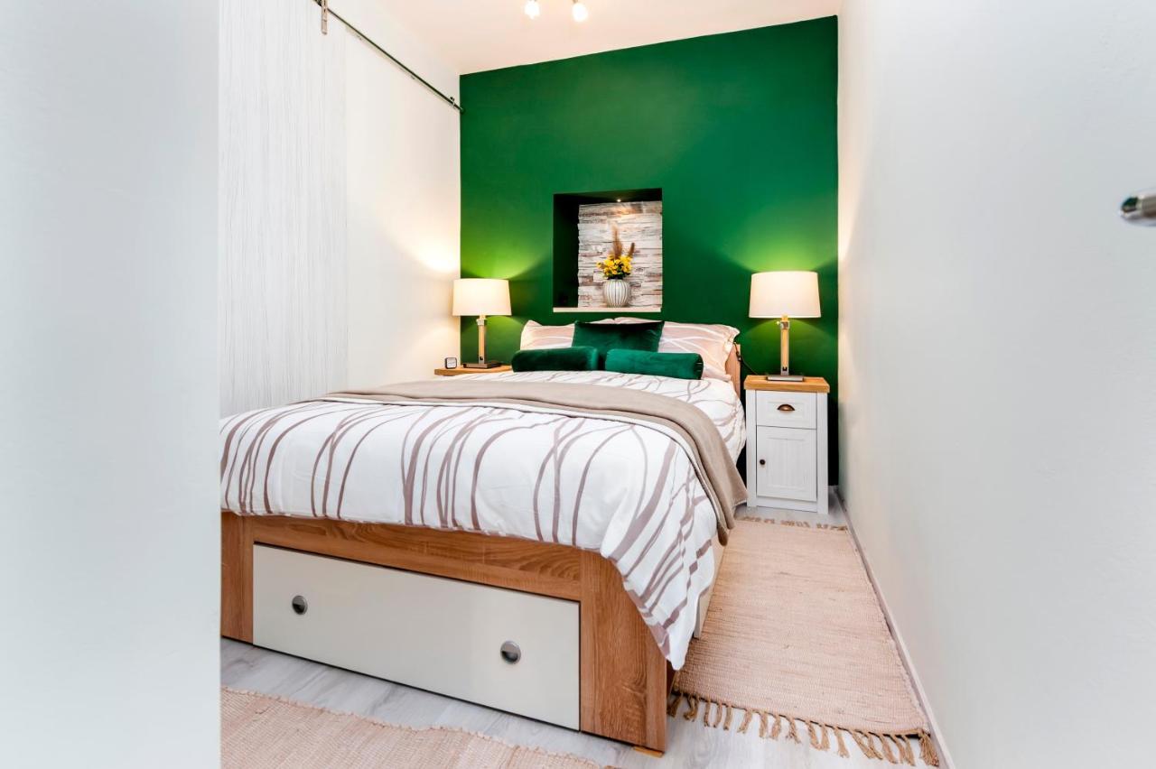 Bella Campagna - Luxury Two Bedroom Apartment 로비니 외부 사진