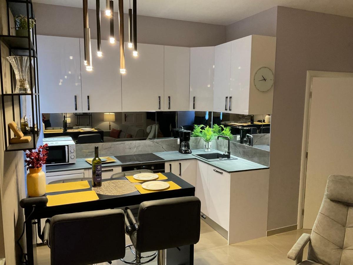 Bella Campagna - Luxury Two Bedroom Apartment 로비니 외부 사진
